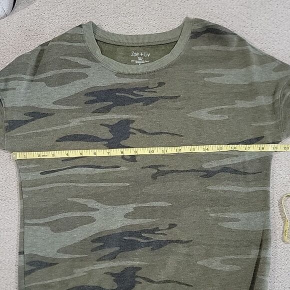 Zoe + Liv Green Camouflage Print Crew Neck Sweatshirt - Size Small - Picture 11 of 14